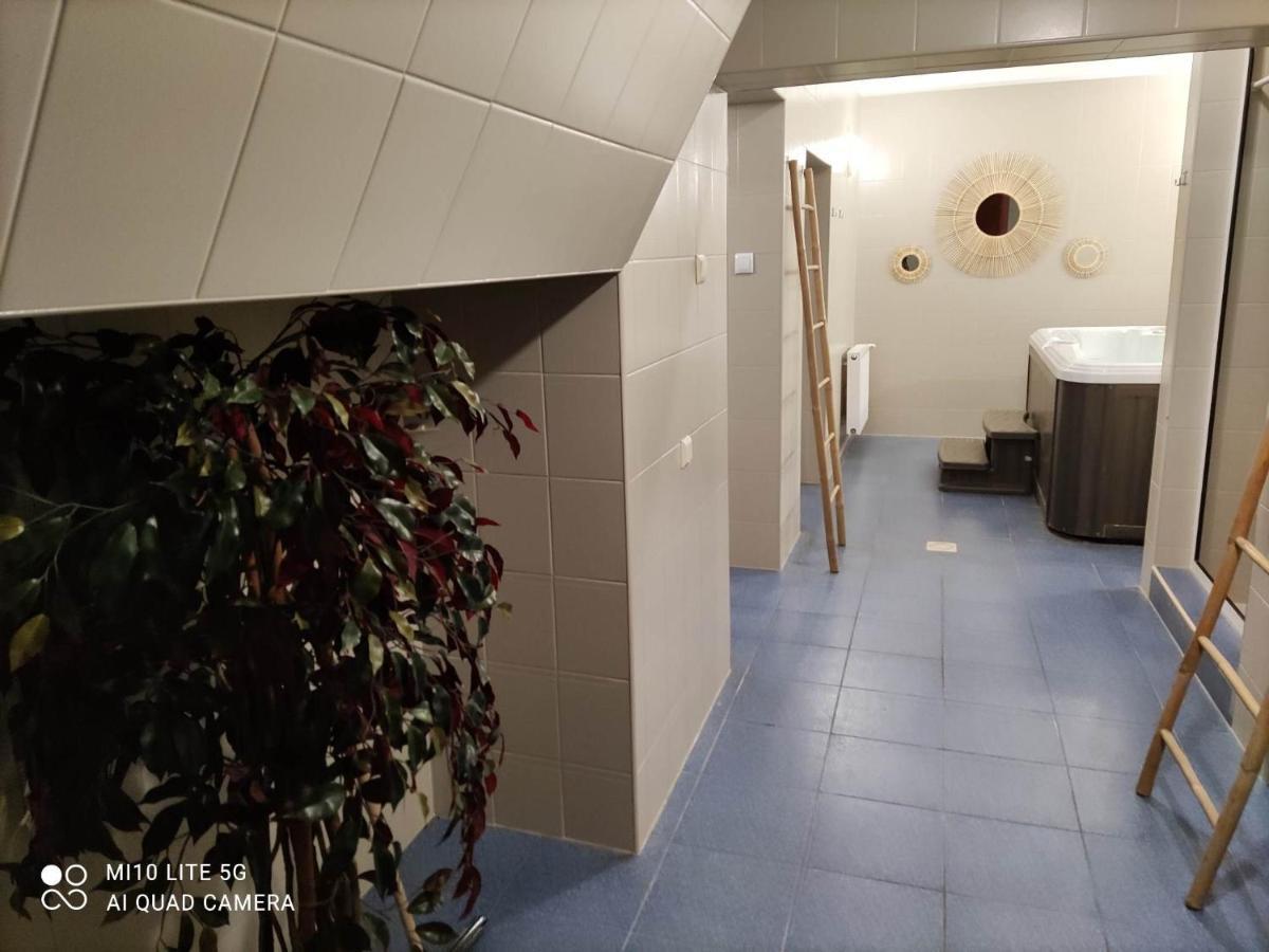Hotel *** Nat
