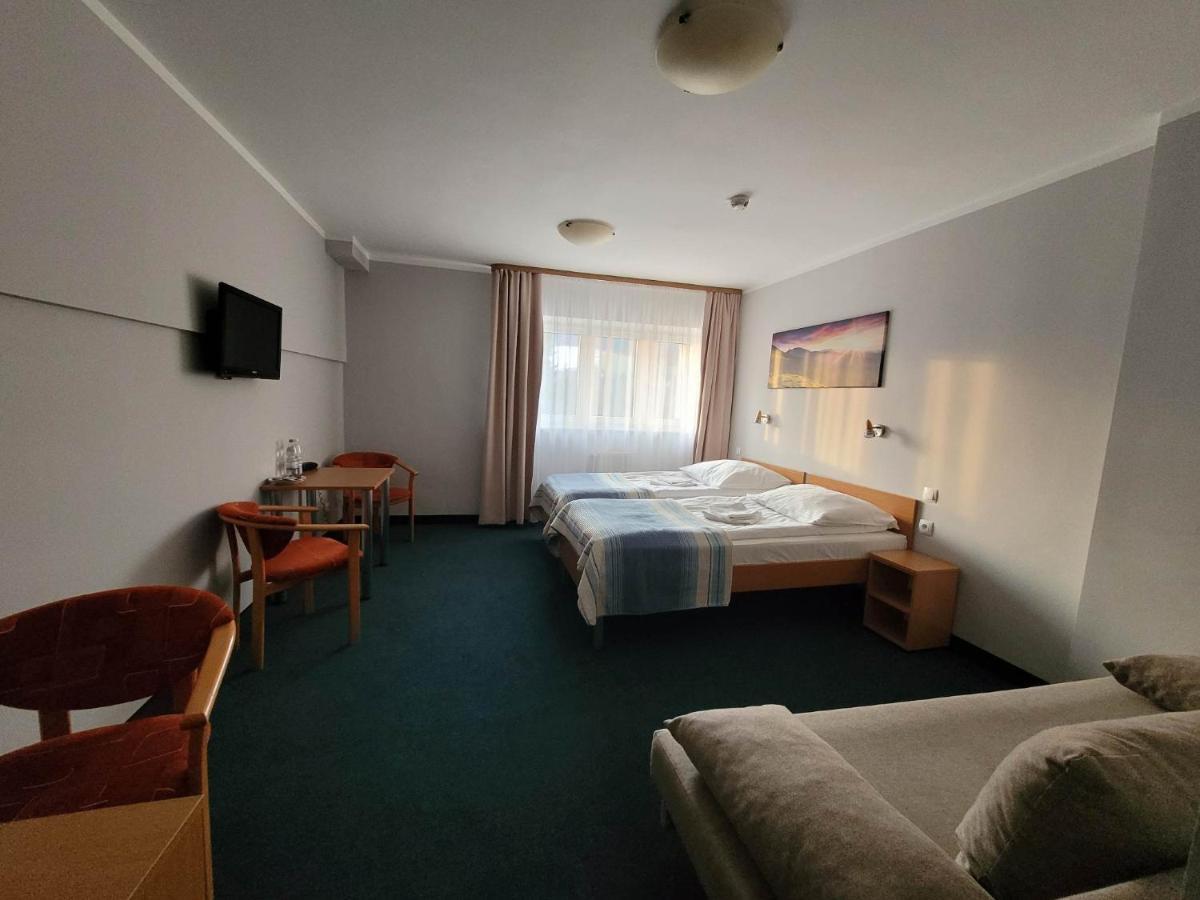Hotel *** Nat